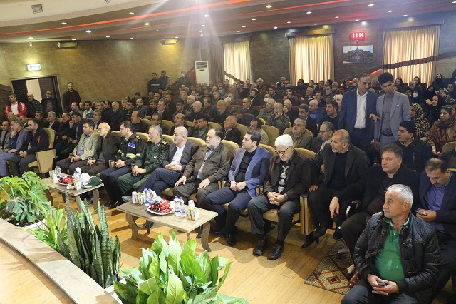 با استقبال کم نظیر رانندگان  آیین تجلیل از فعالان حمل و نقل لاهیجان برگزار شد